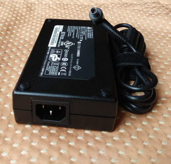 Sạc Laptop MSI GT83VR 6RF